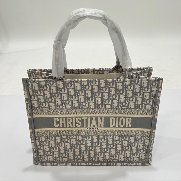 Christian Dior Medium Dior Book Tote Bag
Copy Luxury Designer - Picture 4 of 13